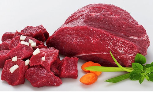 6. Ăn quá nhiều thịt đỏ. Ăn quá nhiều thịt đỏ khiến bạn dễ bị mắc các căn bệnh như ung thư vú, ung thư dạ dầy.Mỗi tuần bạn chỉ nên ăn nhiều nhất là khoảng 500 gram thịt đỏ và cũng hạn chế ăn các loại thực phẩm chế biến sẵn vì nó không tốt cho sức khoẻ của bạn.