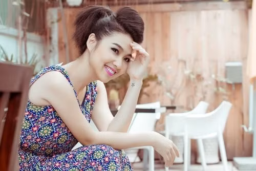 Nếu cổ tay bạn tròn lẳn không lộ xương thì bạn thuộc tuýp người làm ít hưởng nhiều, tài lộc đến rất dễ dàng. Nếu cổ tay bắt đầu tròn đầy thì đó là dấu hiệu cho thấy tài lộc của bạn cũng bắt đầu ổn định.