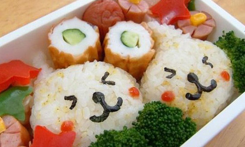 Mỗi hộp cơm Bento là cả một thế giới sinh động để bé thỏa sức "khám phá".