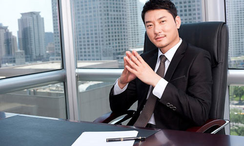 2. Muốn nhanh chóng giải quyết vấn đề. Các Adam thường có xu hướng cùng với bạn bè hoặc những người cần nhờ tới sự giúp đỡ của mình nhanh chóng tìm ra phương hướng giải quyết vấn đề. Trong khi đó, nếu các Eva ở vào tình huống như vậy thì họ sẽ chỉ đồng tình hoặc an ủi bạn của mình mà thôi.