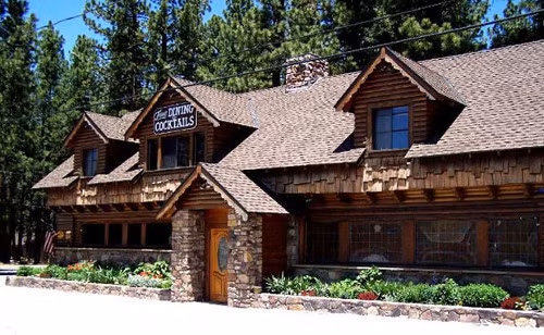 Captain's Anchorage, California. Một nhân viên kế toán đã chết một cách khó hiểu tại nhà hàng. Người ta cho rằng nhân viên này có thể tử tự hoặc bị sát hại tại nhà hàng. Tuy nhiên, nhiều nhân viên của nhà hàng cho biết từng nhìn thấy bóng ma ở nhà hàng vào nhiều thời điểm khác nhau. Thông tin này còn khiến nhiều người bị ám ảnh.