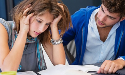 Tâm lý và áp lực dễ dàng khiến cho người ta nhanh già. Chúng ta đều nhận thấy một điều hiển nhiên là áp lực tâm lý lớn dễ dàng khiến cho người ta nhanh già. Nhưng ý nghĩa của từ “già” ở đây lại thường chỉ dừng lại ở cái vẻ bề ngoài của bạn không được tươi tắn, khỏe mạnh và kém sức sống mà thôi. Gần đây, trên một số tờ báo sức khỏe của Mỹ đã có những nghiên cứu mới. Trong những nghiên cứu này, các nhà khoa học đã chỉ ra rằng “áp lực tâm lý thật sự khiến cho người ta nhanh già hơn”. 