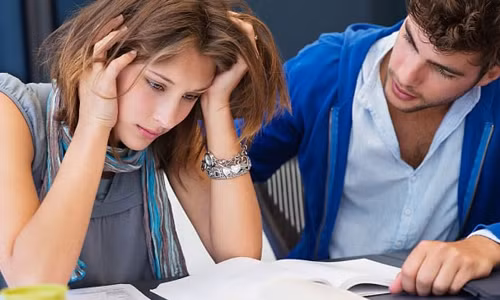 Tâm lý và áp lực dễ dàng khiến cho người ta nhanh già. Chúng ta đều nhận thấy một điều hiển nhiên là áp lực tâm lý lớn dễ dàng khiến cho người ta nhanh già. Nhưng ý nghĩa của từ “già” ở đây lại thường chỉ dừng lại ở cái vẻ bề ngoài của bạn không được tươi tắn, khỏe mạnh và kém sức sống mà thôi. Gần đây, trên một số tờ báo sức khỏe của Mỹ đã có những nghiên cứu mới. Trong những nghiên cứu này, các nhà khoa học đã chỉ ra rằng “áp lực tâm lý thật sự khiến cho người ta nhanh già hơn”. 