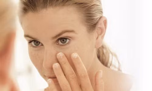 Không chỉ vậy, ăn no còn khiến cho lượng thức ăn được tích lũy không kịp tiêu hóa, chúng sẽ bị vi khuẩn phân giải tạo thành các chất độc có hại cho cơ thể. Những chất độc này được hấp thu sẽ làm tổn hại tới hệ thống trung khu thần kinh của cơ thể, làm tinh thần suy giảm, mệt mỏi.