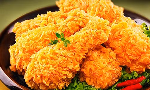 4. Ăn những đồ ăn có chứa quá nhiều dầu mỡ và quá cay. Bạn cũng không nên sử dụng những thực phẩm trên quá nhiều bởi việc ăn cay và ăn nhiều đồ ăn béo sẽ tạo cơ hội cho các loại vi khuẩn phát triển. Một cách trực tiếp hoặc gián tiếp thì tóc cũng bị ảnh hưởng.