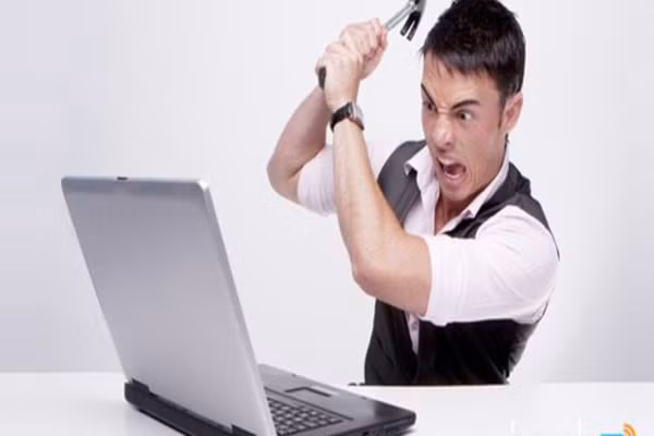 Điều này làm bạn ngày càng đi lùi và là trở ngại đối với trí thông minh của bạn. Chắc chắn một điều, bạn không biết hết mọi thứ và bất kỳ ai cũng có thể giúp bạn hiểu thêm về một điều gì mới. Nó giúp bạn chạm với kiến thức nhanh hơn là tự mày mò.