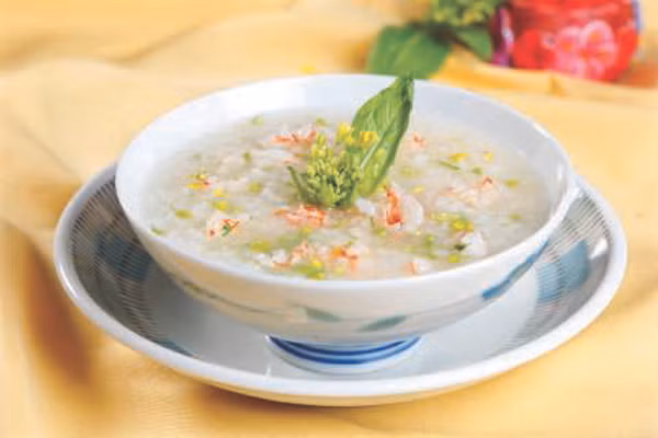 Tôm và cải bó xôi. Hai loại này đều chứa nhiều axit phytic và chúng sẽ liên kết với can xi trong cơ thể để tạo thành muối. Sự hấp thu này không những canxi không được hấp thụ vào cơ thể mà còn thải các chất muối ra ngoài cơ thể.