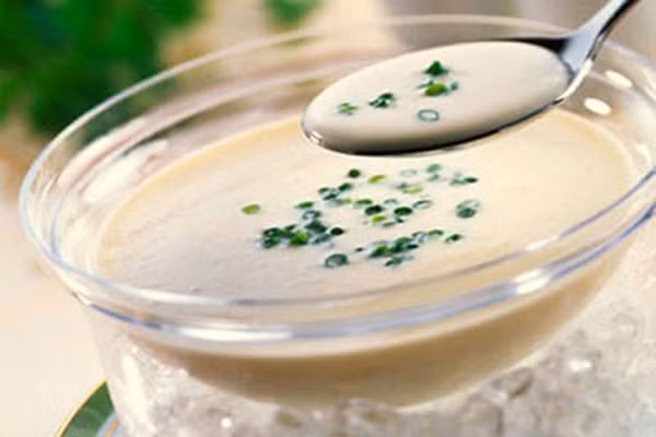 Phô mai cũng là loại thực phẩm rất kén nhóm đi cùng. Các mẹ đặc biệt lưu ý nếu kết hợp phô mai với các rau mồng tơi, cua, lươn hay rau dền sẽ khiến bé dễ đau bụng. Bạn nên kết hợp phô mai với khoai tây, cà rốt, thịt bò, thịt gà để bé tăng cường hấp thụ hơn.