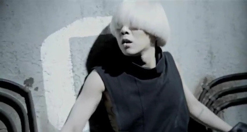 Kiểu đầu nấm này của G-Dragon khiến nhiều người ái ngại.