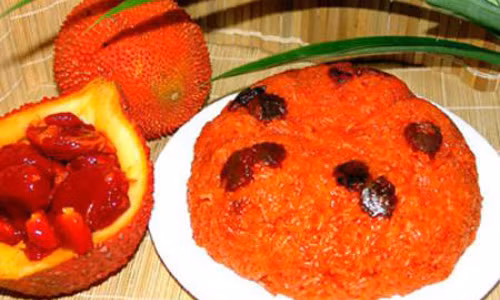 Màu đỏ. Để nhuộm màu đỏ cho xôi, người ta thường dùng gấc. Bộ phận dùng nhiều trong quả gấc là ruột gấc tươi và hạt gấc để trộn vào gạo nếp. Để nhuộm màu đỏ cho bánh kẹo, thạch… thì củ dền hay được sử dụng hơn.