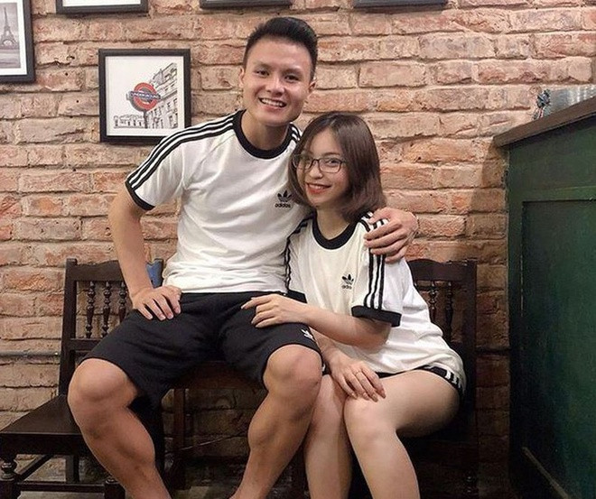 Mối quan hệ hiện tại của cầu thủ Quang Hải và bạn gái cũ Nhật Lê vẫn là chủ đề được nhiều người chú ý. Dân mạng nhận ra đôi trẻ chia tay vào tháng 8/2019 khi hai người bỏ theo dõi nhau trên MXH, không còn xuất hiện ở những bữa tiệc chung. Sau đó, cả 2 đều dính tin đồn có người yêu mới và dường như cắt đứt hoàn toàn với người cũ. Thời gian này, hầu hết người hâm mộ Quang Hải - Nhật Lê đều bày tỏ sự tiếc nuối cho mối tình 4 năm của họ.