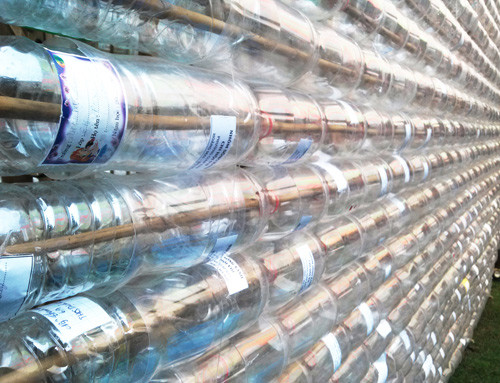 Nha bang chai nhua o Ha Noi khien bao ngoai kinh ngac-Hinh-5