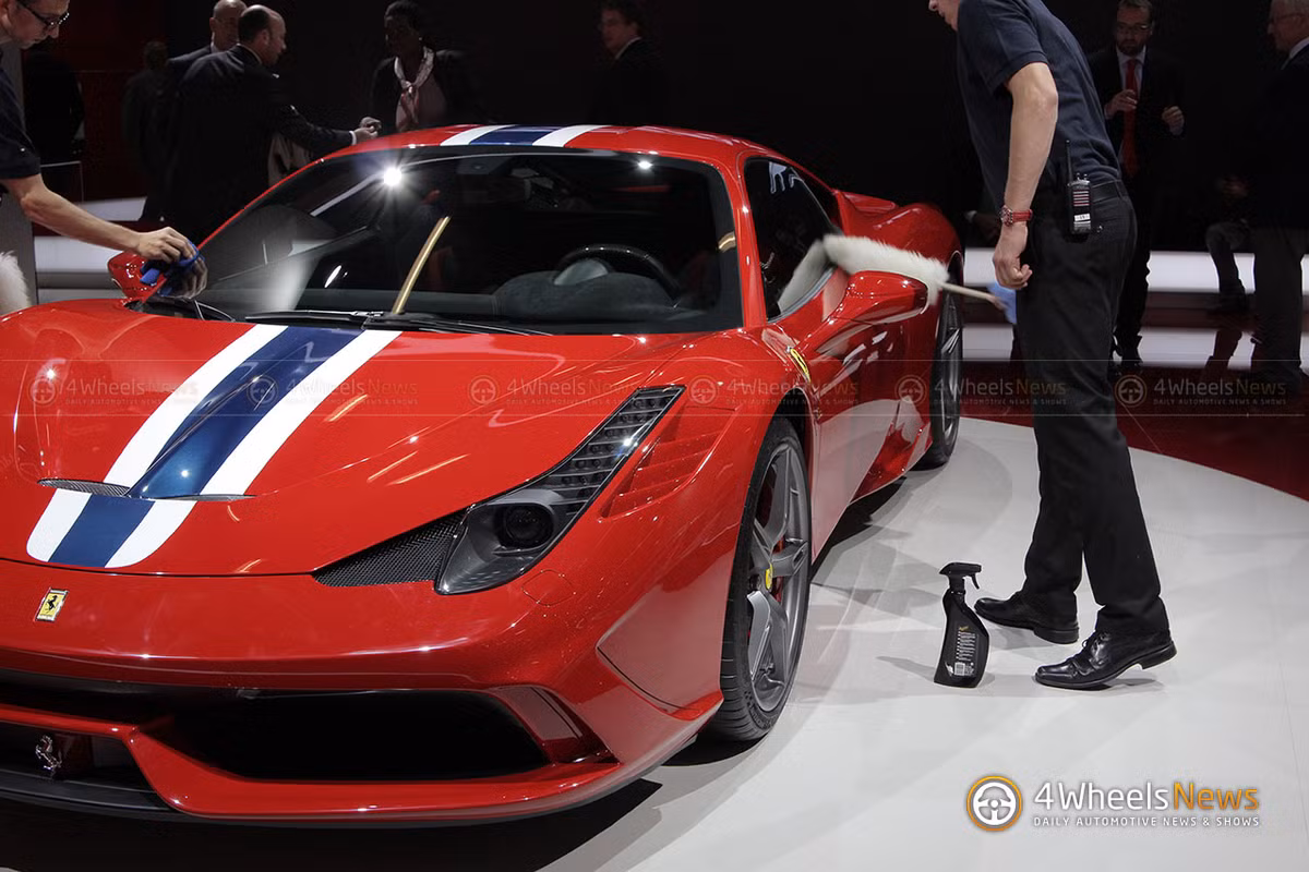 So với bản Coupe, 458 Speciale Spider sẽ không có nhiều nâng cấp về thiết kế, sức mạnh động cơ cũng như khả năng vận hành.