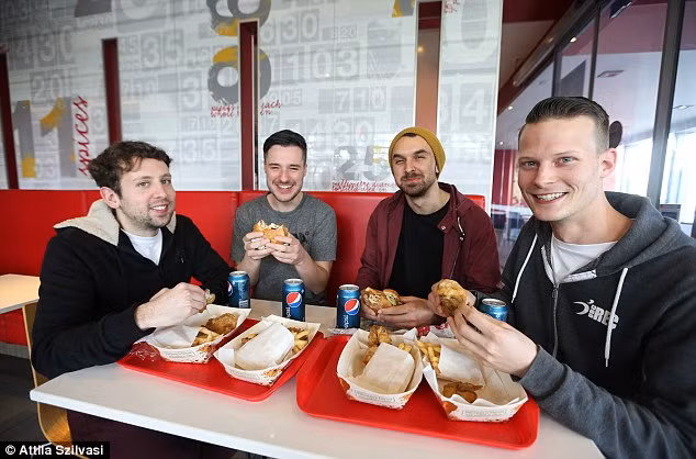 Ông Darren Zomar, ở Canada cảm thấy thất vọng khi ông không thể tìm thấy câu trả lời cho công thức lâu đời nổi tiếng để sản xuất nên hương vị KFC. "Chúng ta sẽ tìm ra 11 loại thảo mộc và gia vị của KFC là gì chứ?”, ông nói. Tuy nhiên, quản lý Sondermeyer đã khẳng định rằng hiện chỉ có hai người trên thế giới biết các gia vị trong các gói hương liệu với công thức bí mật được sản xuất tại Mỹ và vận chuyển ra nước ngoài.