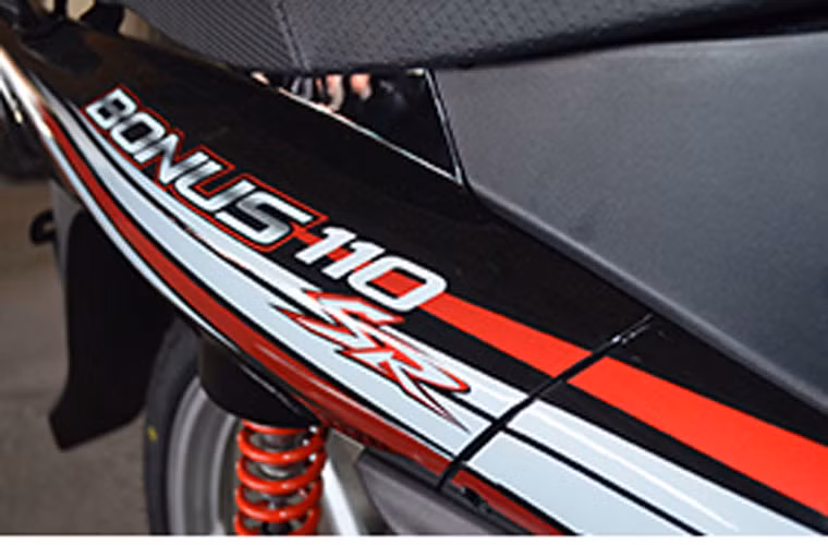 Thiết kế thân xe là những đường nét góc cạnh.