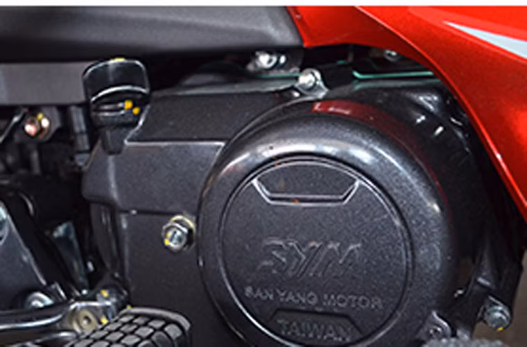 SYM Bonus Sport SR có sẵn 4 màu lựa chọn là đen, xanh dương, đỏ và trắng. Tại Indonesia, Bonus Sport SR có giá bán khoảng 900 USD (tương đương 19 triệu đồng).