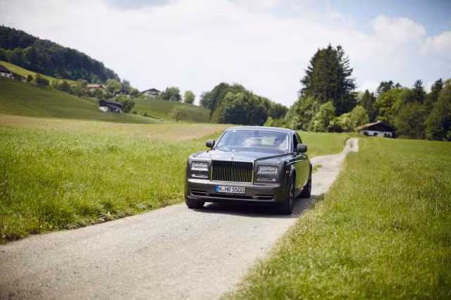 Triển lãm Rolls-Royce mang tên “Strive for Perfection” (Phấn đấu vì sự hoàn hảo) cũng là kỷ niệm 150 năm ngày sinh của một trong những thành viên sáng lập nên thương hiệu Rolls-Royce - Sir Henry Royce (1863-1933).