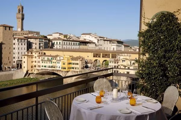 Khách sạn Lungarno Florence ở Ý.