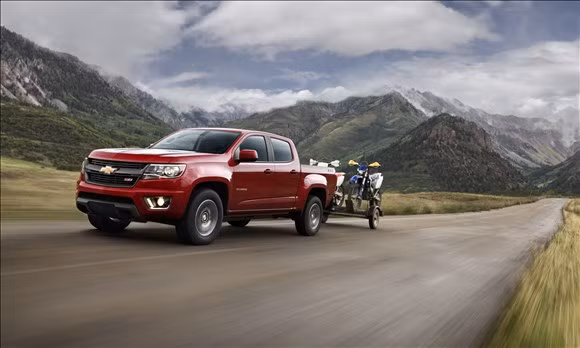 2015 Chevrolet Colorado có sự cải tiến về nội thất và kiểu dáng bên ngoài ấn tượng và cá tính hơn trước. Phiên bản 2015 được trang bị động cơ V6 4 xi-lanh, công suất 306 mã lực mạnh mẽ.