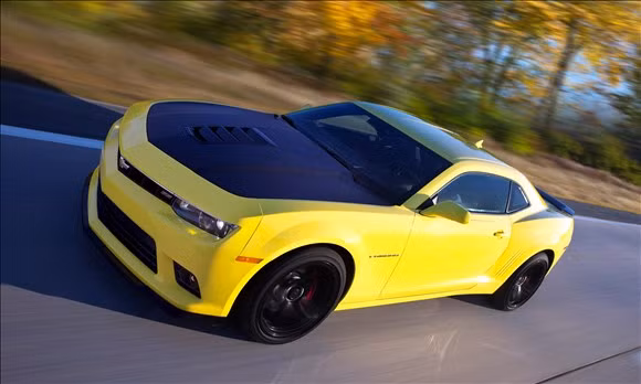 Chevrolet Camaro 2014 có sự cải tiến mạnh mẽ về khả năng vận hành và cảm giác lái. Kiểu dáng của mẫu xe này ấn tượng và cá tính hơn trước.