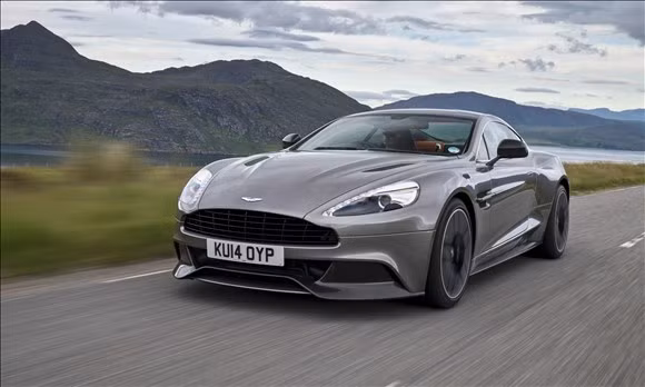 Không thể nói là các thế hệ trước của Aston Martin Vanquish là tồi tệ nhưng vẫn phải thừa nhận phiên bản 2015 của Aston Martin Vanquish đã có những thay đổi mang tính bước ngoặt. Mẫu xe này trở nên đẹp hơn, mạnh hơn và giá lại hấp dẫn hơn.