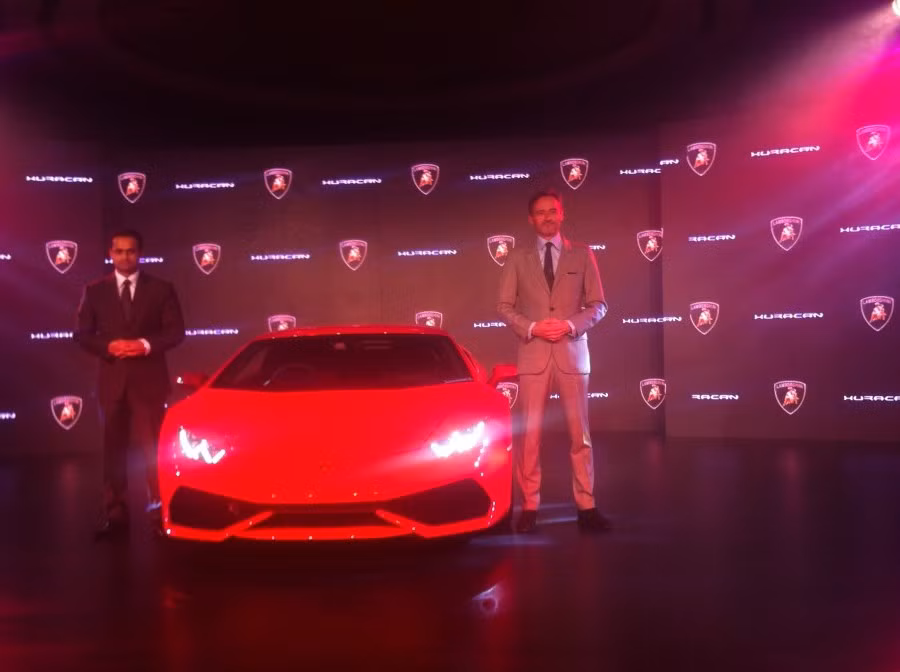 Ấn Độ không phải là thị trường nổi tiếng với số lượng lớn các dòng siêu xe nhưng quốc gia này có xu hướng tăng về số lượng tiêu dùng xe sang trong vài năm qua. Lamborghini đã bán được 14 chiếc siêu xe của hãng ở Ấn Độ năm 2011, 17 chiếc vào năm 2012 và 22 chiếc vào năm 2013. Sau buổi ra mắt của mẫu xe mới Huracan, Lamborghini hy vọng sẽ bán 30-40 chiếc trong năm tới.