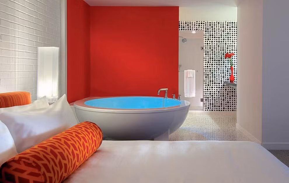 Bồn tắm với nội thất lộng lẫy ở khách sạn Valley Ho tại Scottsdale, Arizona (Mỹ).