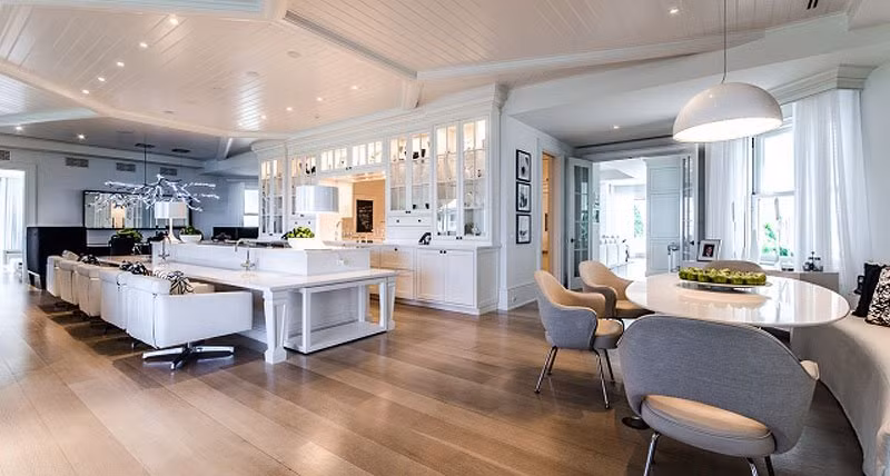 Tất cả nội thất trong nhà đều rất sang trọng.