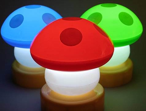 Đèn hình nấm lùn. Những chiếc đèn nấm có màu sắc lôi cuốn này vừa chiếu sáng, vừa là vật trang trí lý tưởng cho nhà đẹp.