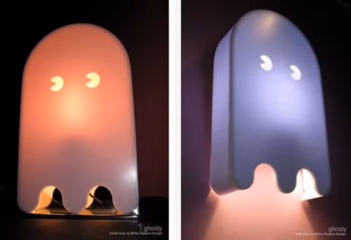 Còn đây là một chiếc đèn tường ma mãnh. Đối với những người thích cảm giác mạnh, có lẽ chiếc đèn mang hình dáng của những bóng ma này chính là món quà tuyệt vời cho họ.