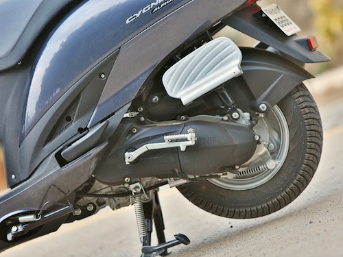 Sàn xe cải tiến cứng cáp hơn so với dòng Ray cũ. Cốp xe 21 lít lớn hơn so với dòng Ray chỉ có dung tích 15 lít, một ưu điểm phù hợp với dân văn phòng có nhiều đồ đạc cần bảo quản.