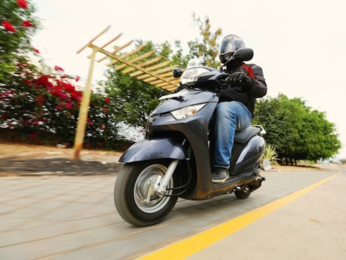 Yamaha Cygnus Alpha được đánh giá là một trong những dòng xe có hiệu suất cao trong dòng xe tay ga tầm trung. Giá xe cũng khá "mềm", chỉ 850 USD tại Ấn Độ (khoảng 18 triệu đồng) là sự lựa chọn lý tưởng dành cho người thu nhập trung bình. Xe bán ra tại Ấn Độ với 5 màu tùy chọn: đen, xám, trắng, đỏ và màu đỏ tươi (magenta).