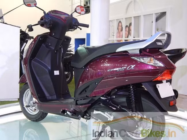 Yamaha Cygnus Alpha có dung tích xi-lanh 115cc thiết kế bằng nhôm tổng hợp bền và an toàn cho người lái. Động cơ Yamaha Cygnus Alpha sản sinh công suất 7,1 mã lực tại vòng tua 7.500 vòng/phút và mô-men xoắn 8,1 Nm tại vòng tua 5.500 vòng/phút. Ưu điểm của động cơ này là tiếng ồn nhỏ, ít gây phiền phức cho người xung quanh.