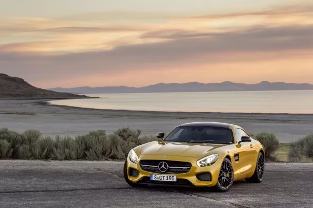 Theo tiết lộ từ hãng xe Mercedes, với mẫu xe mới này, khách hàng sẽ có hai lựa chọn là AMG GT và AMG GT S.