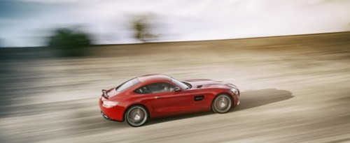 AMG GT có công suất 462 mã lực và mô-men xoắn cực đại 600 Nm. Còn AMG GT S cho công suất 510 mã lực và mô-men xoắn cực đại 650 Nm.