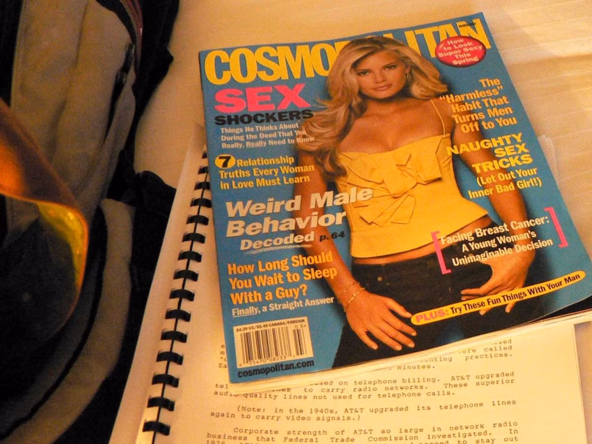 10. Sữa chua Cosmopolitan – 1999: Tạp chí Cosmopolitan đã có một quyết định khá thú vị khi khởi động một nhãn hiệu sữa chua vào năm 1999 khi thị trường sữa chua đã bão hòa và độc giả của Cosmo cũng đủ hài lòng với việc đọc tạp chí.