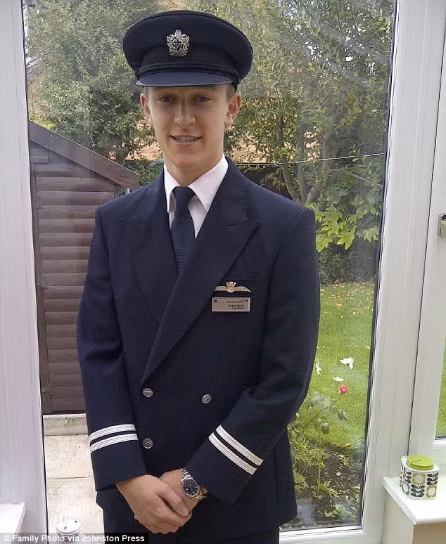 Trước phi công Jonathan Irwin, một chàng trai khác có tên Ryan Irwin, cũng đã trở thành một trong những phi công trẻ tuổi nhất thế giới ở tuổi 19. Ryan Irwin, cũng là người Anh, đã được mời làm việc trong đội ngũ phi công của hãng hàng không giá rẻ lớn nhất châu Âu - Ryanair vì cậu đã đủ điều kiện để làm phi công sau khi tốt nghiệp tại Oxford - học viện hàng không có uy tín. Sau khi hoàn thành khóa đào tạo của mình với Ryanair trong tháng 9/2013, Ryan đã chính thức thực hiện ước mơ cả đời của mình là ngồi điều khiển trong buồng lái của một máy bay chở khách thương mại quốc tế.