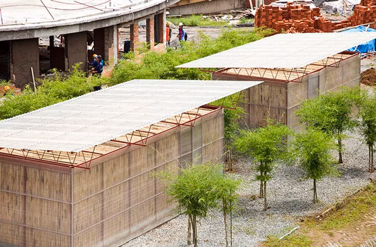 Hai mẫu nhà nhỏ đẹp này đã được xây dựng thử nghiệm ở Đồng Nai, trong khu đất xây dựng đồ án Nhà trẻ thiết kế bởi Công ty TNHH Võ Trọng Nghĩa. Căn nhà đầu tiên với diện tích sàn là 22,5m2, đã được thiết kế như một mô hình nhà; căn nhà thứ hai, diện tích khoảng 18m2, được xây dựng như một văn phòng điều hành cho công trường Nhà trẻ, đang cho thấy sự linh hoạt của mẫu nhà này.