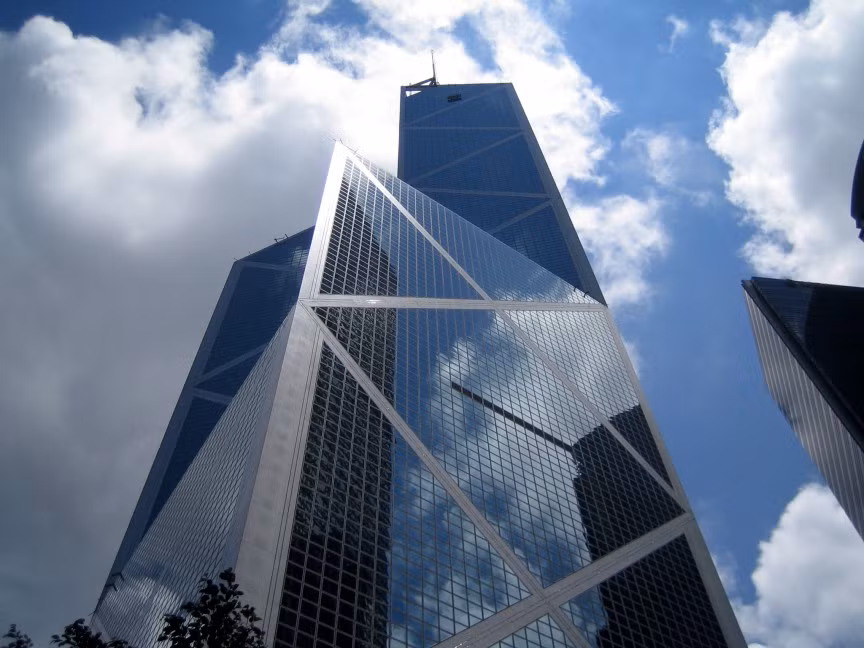 9. Bank of China, giá trị vốn hóa thị trường: 115,92 tỷ USD. Đây là ngân hàng lâu đời nhất Trung Quốc, được thành lập từ năm 1912 để thay thế cho ngân hàng Hoàng Gia Trung Hoa. Với các chi nhánh trên toàn thế giới, lợi nhuận của Ngân hàng Trung Quốc tăng cao vào năm ngoái, đạt 26,4 tỷ USD.