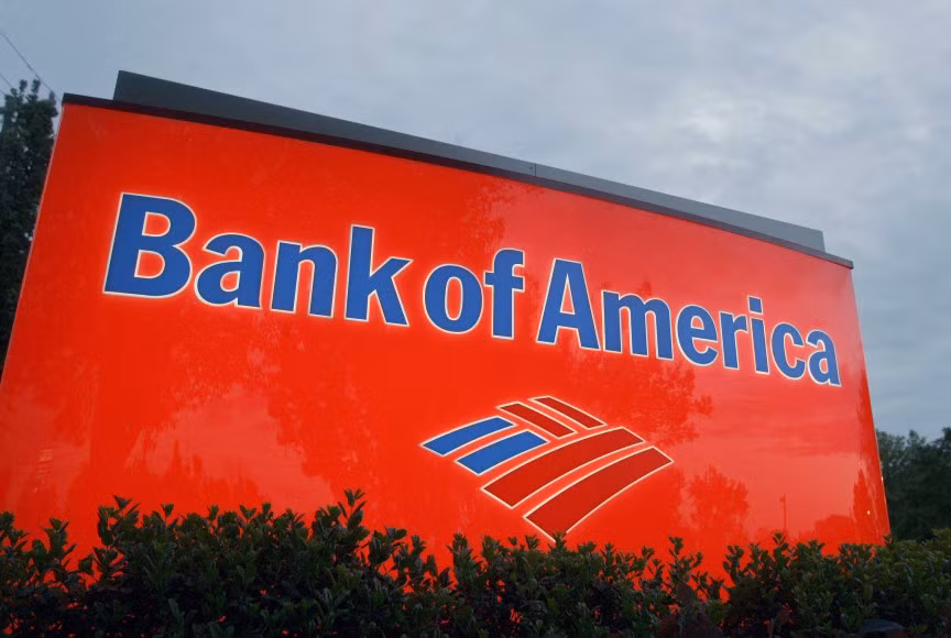 5. Bank of America, với vốn hóa thị trường: 181,77 tỷ USD. Đây là ngân hàng lớn thứ hai Mỹ nếu tính về tổng tài sản. Bank of America từng dính líu đến nhiều vụ kiện tụng trong những năm vừa qua, gần đây nhất là yêu cầu bồi thường 17 tỷ USD từ Bộ Tư pháp Mỹ liên quan đến các khoản bất động sản và các khoản vay mua nhà đã gây ảnh hưởng tới vụ khủng hoảng tài chính năm 2008. Tuy nhiên, nó được xếp là một trong những ngân hàng lớn nhất thế giới nếu xét về vốn hóa thị trường.