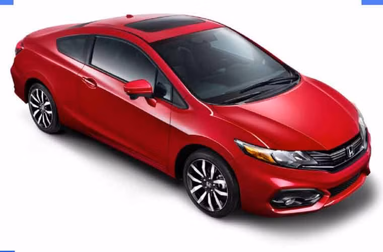 Civic SE 2015 cũng được trang bị la-zăng hợp kim 15 inch với viền màu đen, hệ thống kiểm soát thời tiết tự động, hệ thống hiển thị âm thanh Display Audio, thêm 2 loa nhỏ so với phiên bản tiêu chuẩn và hệ thống phát hiện điểm mù Honda LaneWatch.