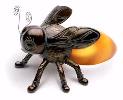 Đèn đom đóm. Trẻ nhỏ thường bị thu hút bởi tất cả mọi thứ nhấp này hoặc một chiếc đèn đầy màu sắc, lấp lánh. Chiếc đèn đom đóm không chỉ là một thiết kế đẹp cho trẻ nhỏ mà nó còn là một đồ vật lôi cuốn cả người lớn.