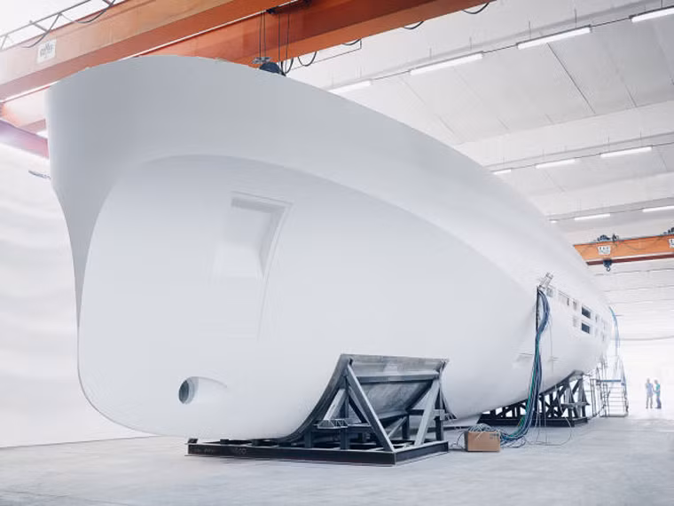 Chiếc siêu du thuyền này cũng tiêu thụ nhiên liệu khủng khiếp: gần 30 lít/km.