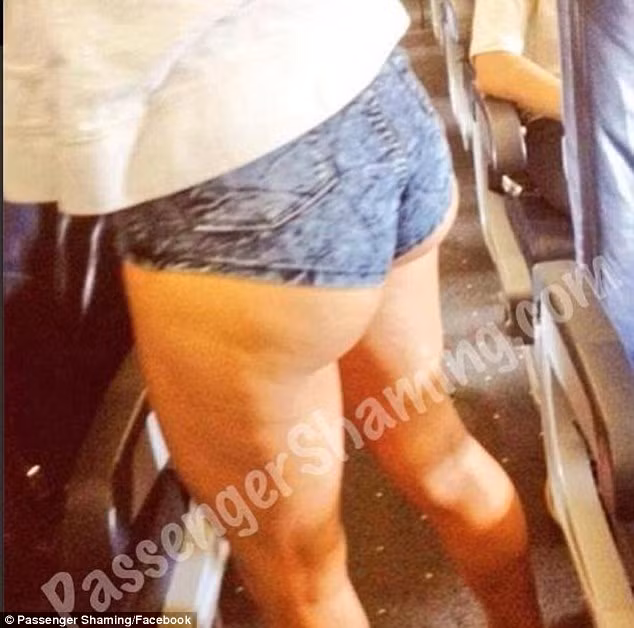 Trang phục thiếu vải của người phụ nữ này ít nhất cũng đủ làm phiền đến một hành khách, người mà đã gửi tấm ảnh này.