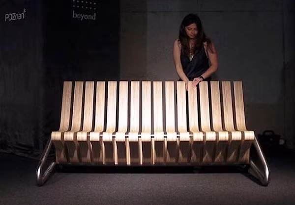 Với không gian nhà nhỏ hẹp, bạn có thể dùng một chiếc ghế tiện dụng này, vừa có thể làm ghế nối vừa có thể làm giường ngủ.