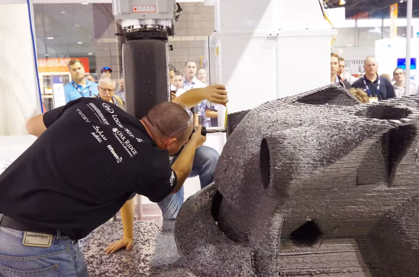 Toàn bộ quá trình in 3D và lắp ráp chiếc xe chỉ mất khoảng 44 giờ, nhanh hơn nhiều so với phương pháp sản xuất thông thường.