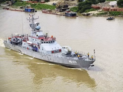 Tàu pháo HQ-275 trong quá trình chạy thử nghiệm.