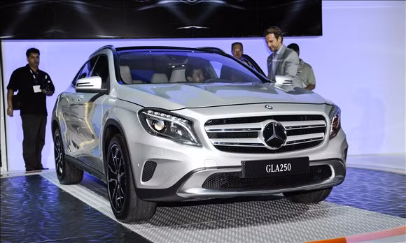 2015 Mercedes-Benz GLA-Class. GLA-Class là một chiếc SUV nhỏ gọn sang trọng hấp dẫn những người đam mê lái xe. Động cơ của mẫu xe thể thao đa dụng này có thể sản sinh công suất lên tới 355 mã lực.