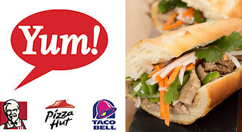 Mỗi chiếc bánh mì kẹp xúc xích hoặc thịt nướng, dưa góp, rau mùi và được bán với giá 5,95-6,95 USD (tương đương gần 120.000 đến 140.000 đồng).