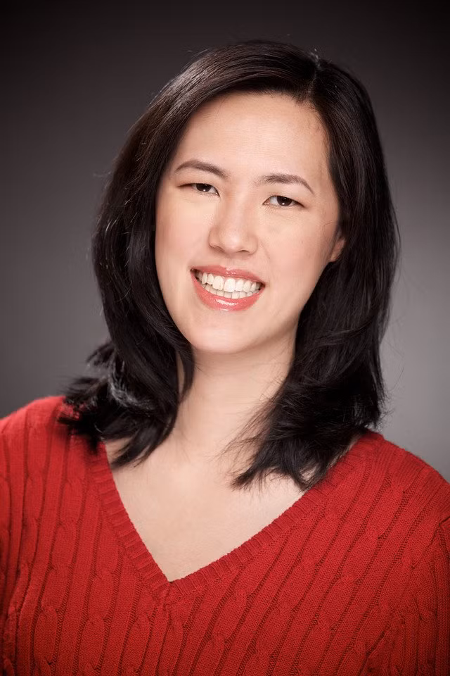 4. Deborah Liu, giám đốc sản phẩm của Facebook. Tại Facebook, Liu chịu trách nhiệm cài đặt và chạy các ứng dụng quảng cáo của công ty. Trong báo cáo lợi nhuận quý II của công ty, tổng doanh thu quảng cáo là 2,68 triệu USD, trong khi quảng cáo di động chiếm 62% doanh thu của công ty.